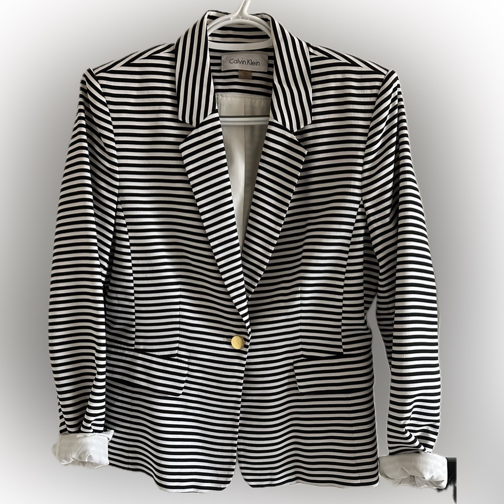 Sharp and confident Calvin Klein stripe blazer S 8